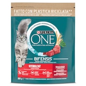 Alimento para gatos esterilizados con buey Purina ONE 800 g